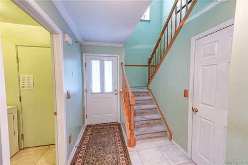 210 Erik Dr, East Setauket, NY, 11733-6452 | Card Image