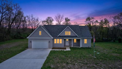 6313 Sweet Clover Hills Dr, Jonesville, MI, 49250-9123 | Card Image
