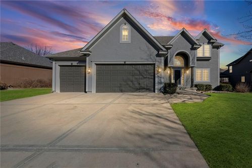 3812 Ne 94th Ter, Kansas City, MO, 64156-8921 | Card Image