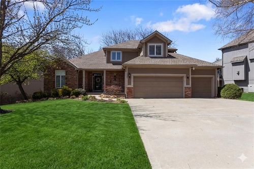 6180 N Nevada Ave, Parkville, MO, 64152-4001 | Card Image