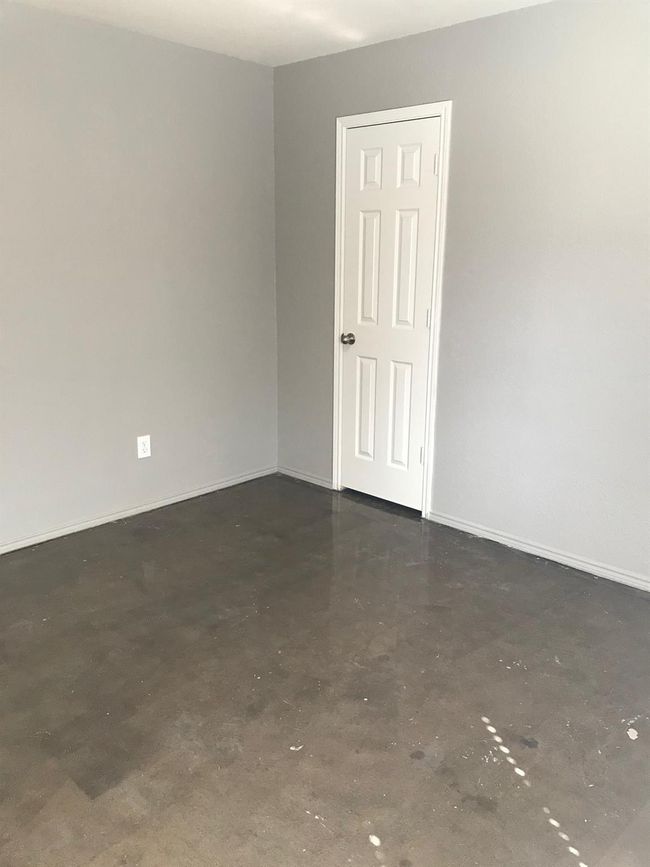 Third bedroom with great closet storage. | Image 25