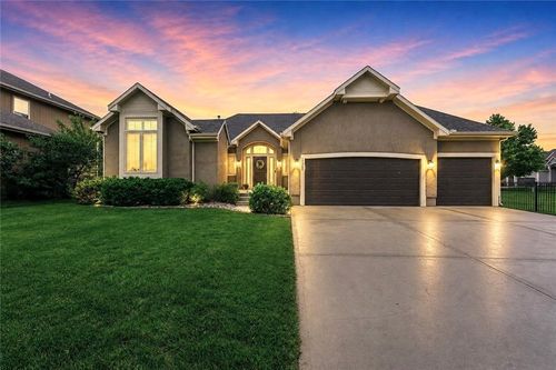 11260 S Whitehall St, Olathe, KS, 66061-8472 | Card Image