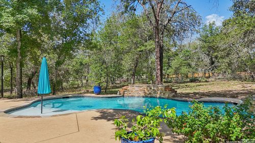 557 Jacobs Ln, La Vernia, TX, 78121-5695 | Card Image