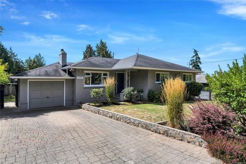 1797 Mcrae Ave, Saanich, BC, V8P1J2 | Card Image