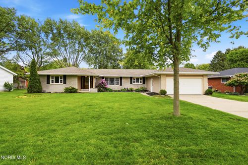 923 Lyn Rd, Bowling Green, OH, 43402-3623 | Card Image