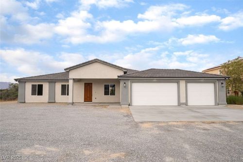 2260 S Blagg Rd, Pahrump, NV, 89048-4952 | Card Image
