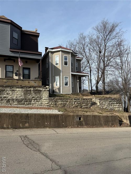 104 E 2nd St, De Soto, MO, 63020-2100 | Card Image