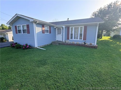 202 Willow St, Salem, IN, 47167-9201 | Card Image