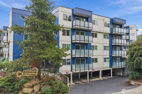 201-3722 27th Pl W, Seattle, WA, 98199-2071 | Card Image
