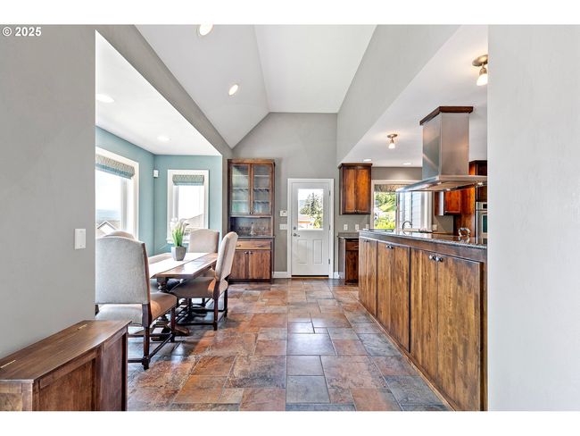 380 Mountaingate Dr, House other with 3 bedrooms, 3 bathrooms and 3 parking in Springfield OR | Image 13