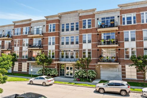 apt-458-66 Winder St, Detroit, MI, 48201-3131 | Card Image
