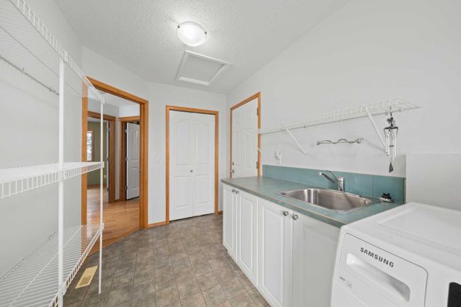 32087 393 Avenue E, Home with 3 bedrooms, 3 bathrooms and 10 parking in Rural Foothills County AB | Image 28