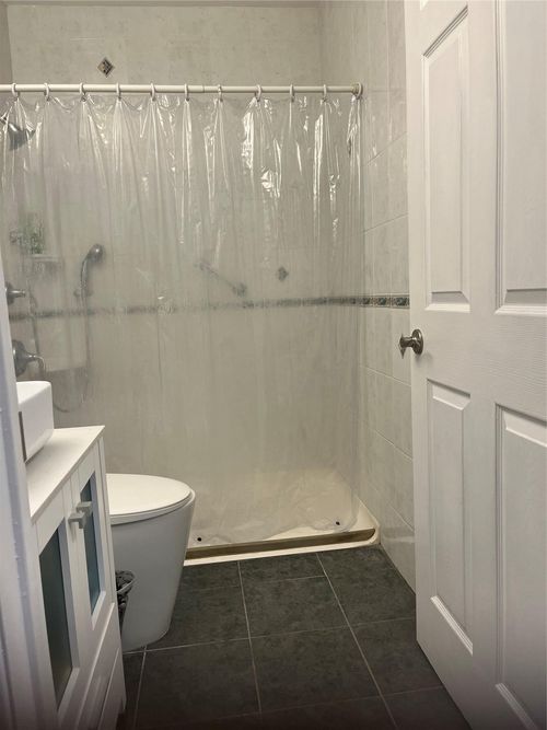 apt-2d-6670 79th St, Middle Village, NY, 11379-2735 | Card Image