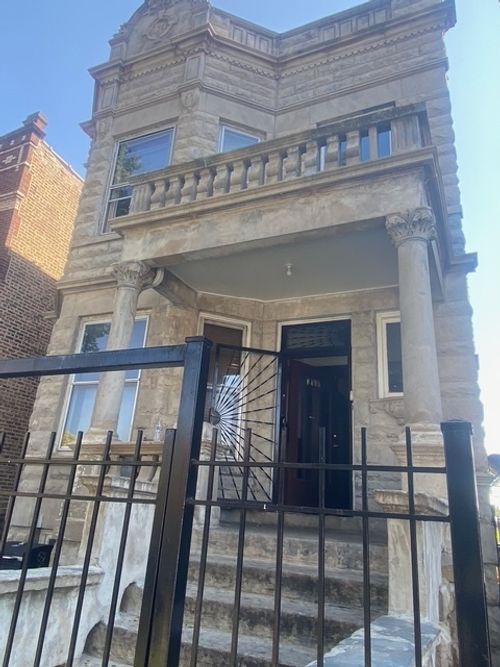 3903 W Monroe St, Chicago, IL, 60624-2821 | Card Image