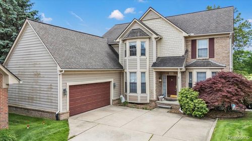 7882 Glacier Club Dr, Washington Township, MI, 48094-2222 | Card Image
