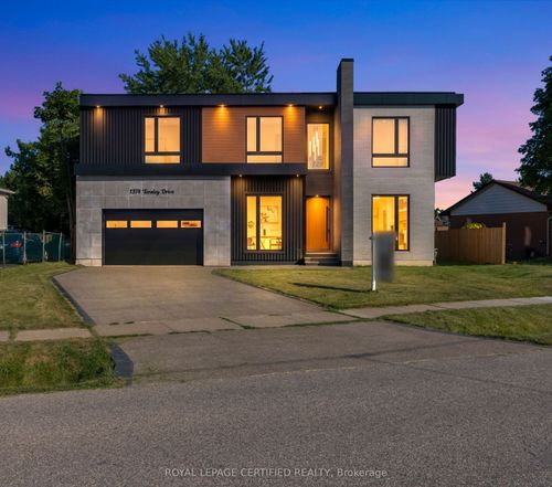 1374 Tansley Dr, Oakville, ON, L6L2N4 | Card Image