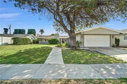 12452 Martha Ann Dr, Los Alamitos, CA, 90720-4751 | Card Image