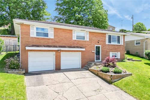 2920 Linda Way, Steubenville, OH, 43952-2455 | Card Image