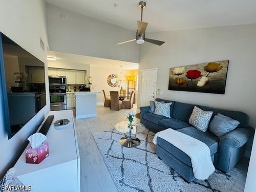 8-207-1150 Wildwood Lakes Blvd, NAPLES, FL, 34104-5812 | Card Image