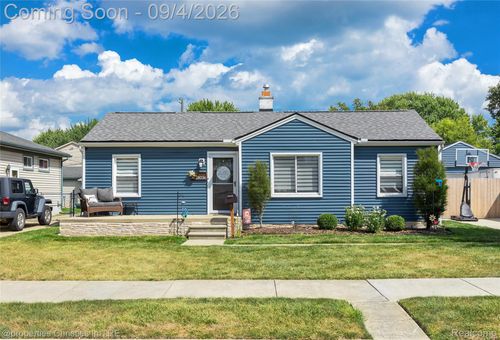 28036 Larchmont St, Saint Clair Shores, MI, 48081-1433 | Card Image