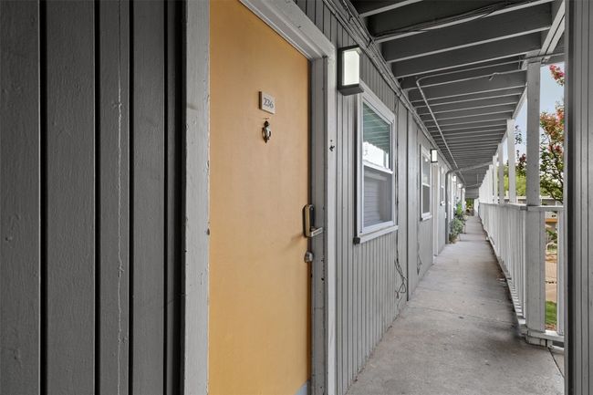 APT-236 - 2401 Manor Rd, Condo with 2 bedrooms, 1 bathrooms and null parking in Austin TX | Image 7