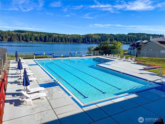 Beach Club outdoor pool, there's also an indoor pool, fitness room and banquet & meeting rooms...and much much more! | Image 38
