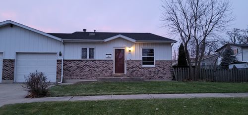 702-702 N Porter St, Elgin, IL, 60120-3900 | Card Image