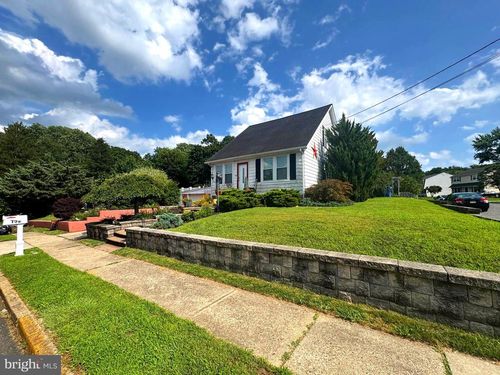 152 E 7th St, BURLINGTON, NJ, 08016-3331 | Card Image