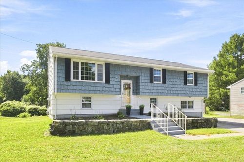 2040 Central St, Stoughton, MA, 02072-1313 | Card Image