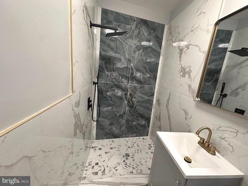 fl-2nd-909 S 8th St, PHILADELPHIA, PA, 19147-3942 | Card Image