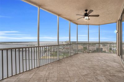 H2908 - 2090 W 1st Street, Condo with 3 bedrooms, 2 bathrooms and null parking in Fort Myers FL | Image 2