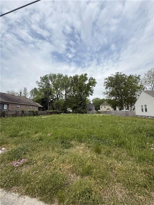 6232 Old Townpoint Rd, Suffolk, VA, 23435-2606 | Card Image