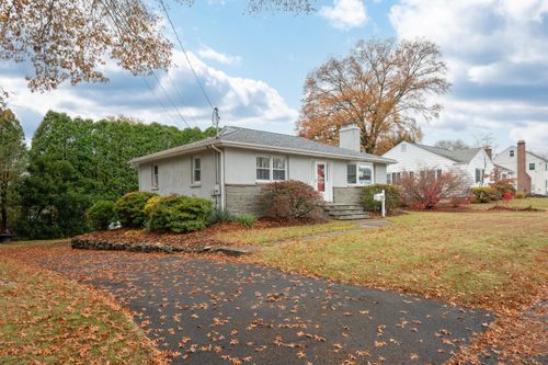 735 Chickadee Ln, Stratford, CT, 06614-2479 | Card Image