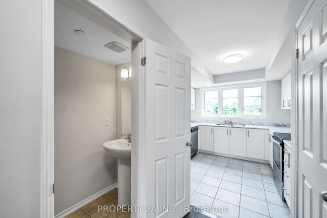 2564 Rosedrop Path, Condo with 4 bedrooms, 3 bathrooms and 1 parking in Oshawa ON | Image 8