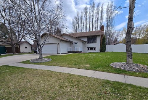 1831 Prairie Ln S, Fargo, ND, 58103-4743 | Card Image
