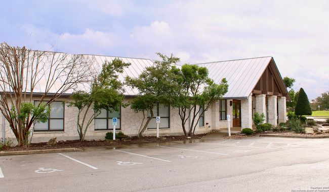 COMMUNITY CENTER AND FITNESS | Image 11