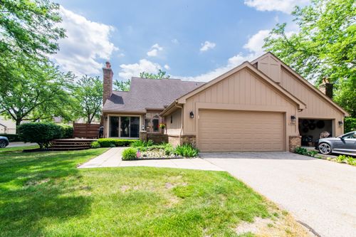 63-37648 N Laurel Park Dr, Livonia, MI, 48152-2662 | Card Image