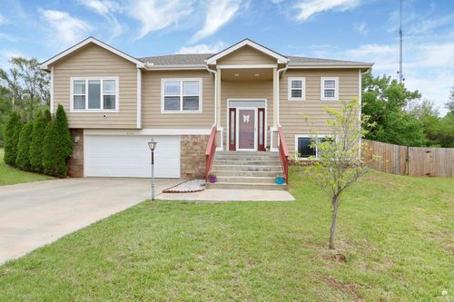 2701 Hackberry Dr, Junction City, KS, 66441-4832 | Card Image