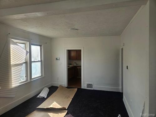 5573 Montclair St, Detroit, MI, 48213-3489 | Card Image