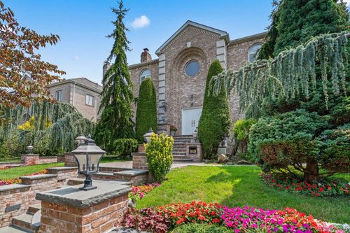 6 Summit Pl, Malba, NY, 11357-1047 | Card Image