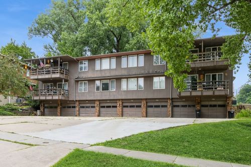 1714 Pikes Peak Ct Ne, Cedar Rapids, IA, 52402-3353 | Card Image