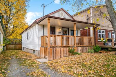 136 Chetwood St, House other with 2 bedrooms, 2 bathrooms and 2 parking in Saint Catharines ON | Image 1