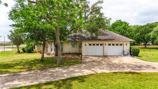 1212 W North St, House other with 3 bedrooms, 3 bathrooms and 2 parking in Louise TX | Image 44