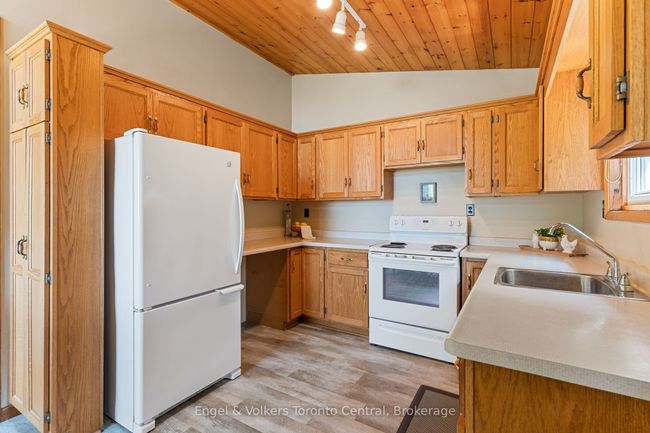 568 Bay St, House other with 3 bedrooms, 1 bathrooms and 4 parking in South Bruce Peninsula ON | Image 8