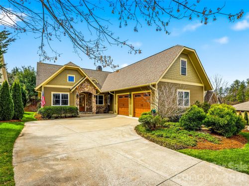 242 Whistlewood Ln, Hendersonville, NC, 28739-8732 | Card Image