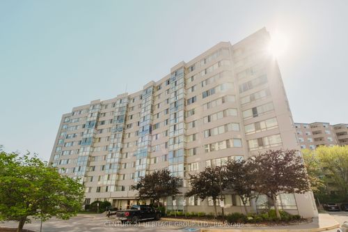 209-270 Davis Dr, Newmarket, ON, L3Y8K2 | Card Image