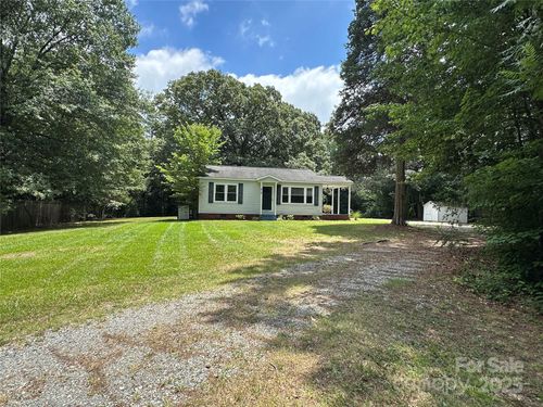 810 Mt Holly Huntersville Rd, Charlotte, NC, 28214-9351 | Card Image