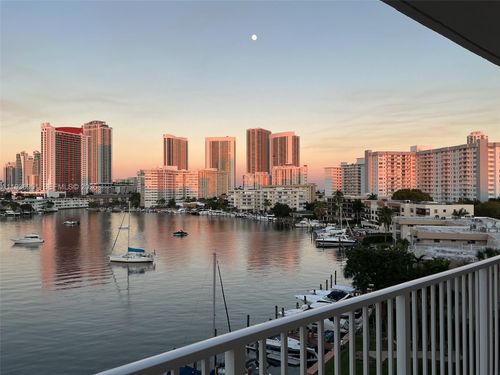 55-400 Golden Isles Dr, Hallandale Beach, FL, 33009-7508 | Card Image