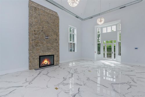 12-2 Weaver St, Scarsdale, NY, 10583-7042 | Card Image