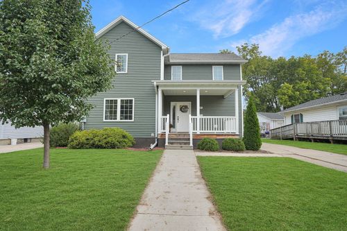 804 3rd St, La Porte City, IA, 50651-1707 | Card Image